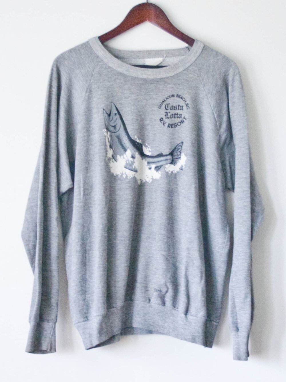 Qualicum Beach RV Resort Crewneck - Vtg Souvenir Sweater - Worn In Sweatshirt